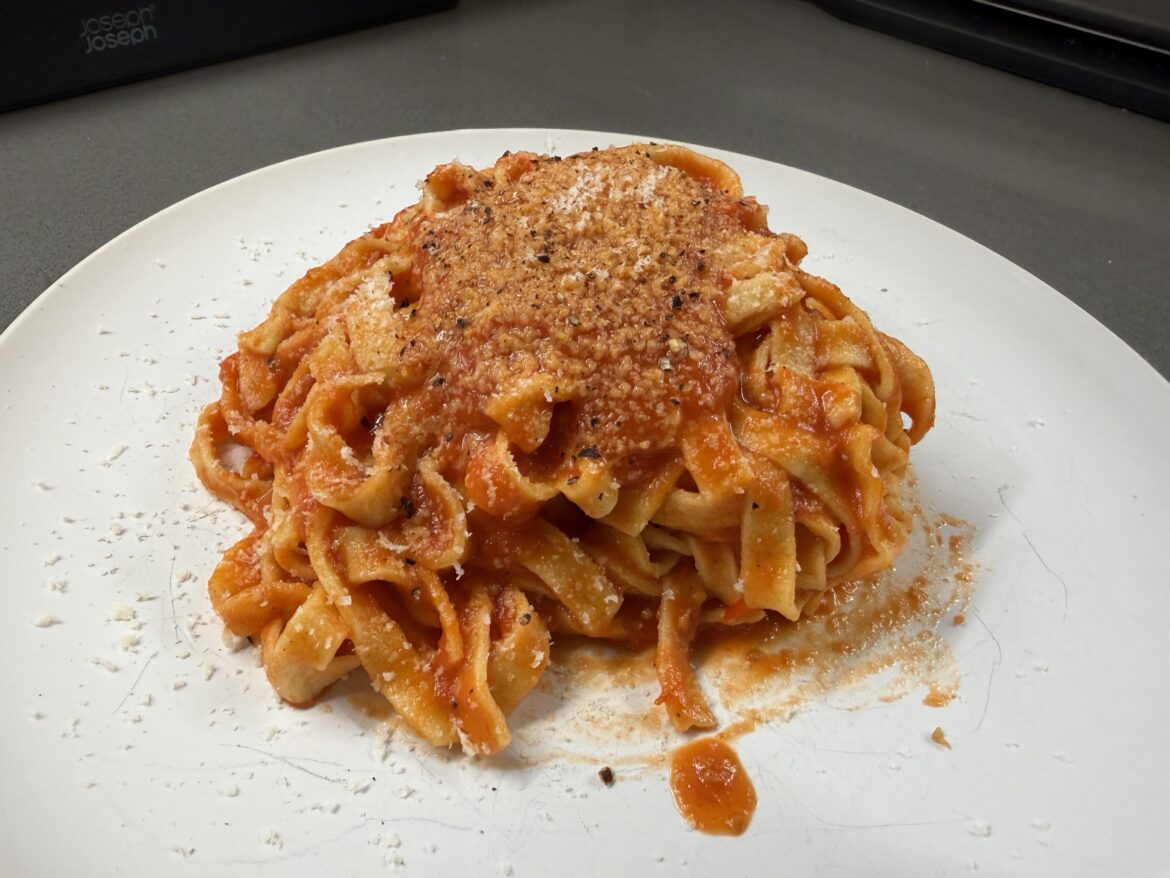 Homemade fettuccine with tomato sauce