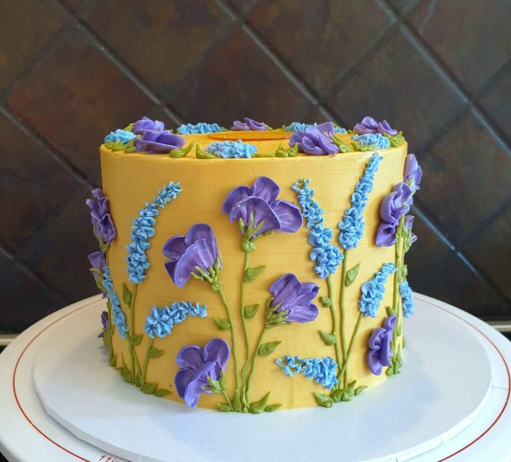 We loved the colour scheme of this birthday cake. We were a bit nervous at first that it was going to look odd, but was pleasantly surprised!