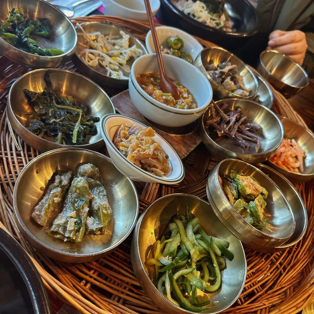 The best Bibimbap & Country-style Korean meal in K-town LA 📍 Borit Gogae (8th St). This hit the spot! 🍚✨