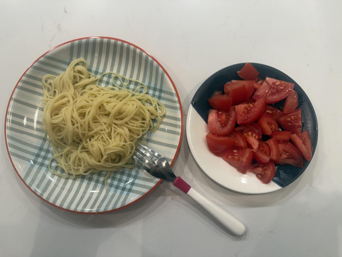 How my soon-to-be 6 year old eats “spaghetti”. 🤷🏻‍♀️