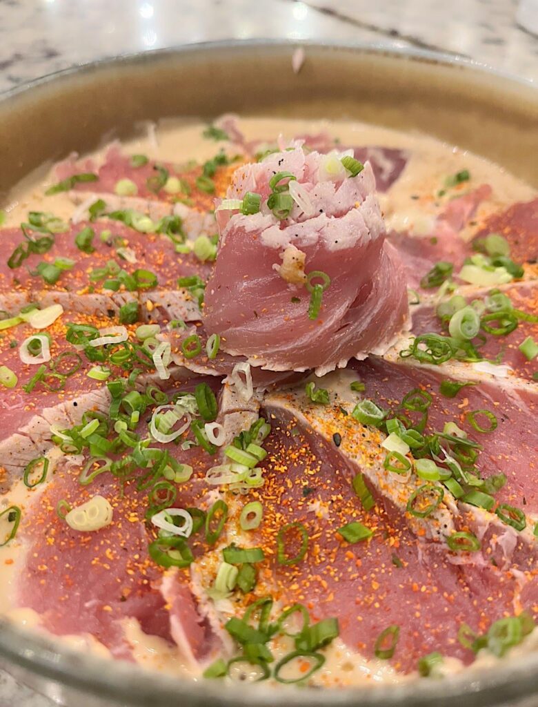 Tuna Tataki with mayo ceviche sauce and green scallions