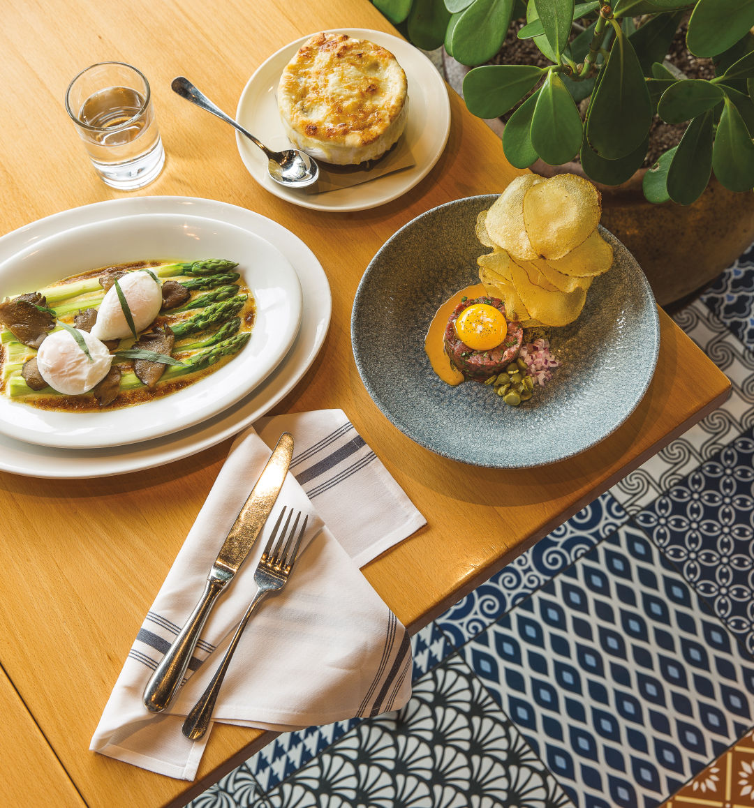 0618 eat bistro agnes table spread o9vg7i