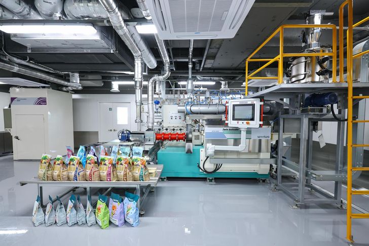 Pilot extruder at Wooriwa's R&D center in Seoul's Gangseo District, Jan. 13 / Courtesy of Wooriwa
