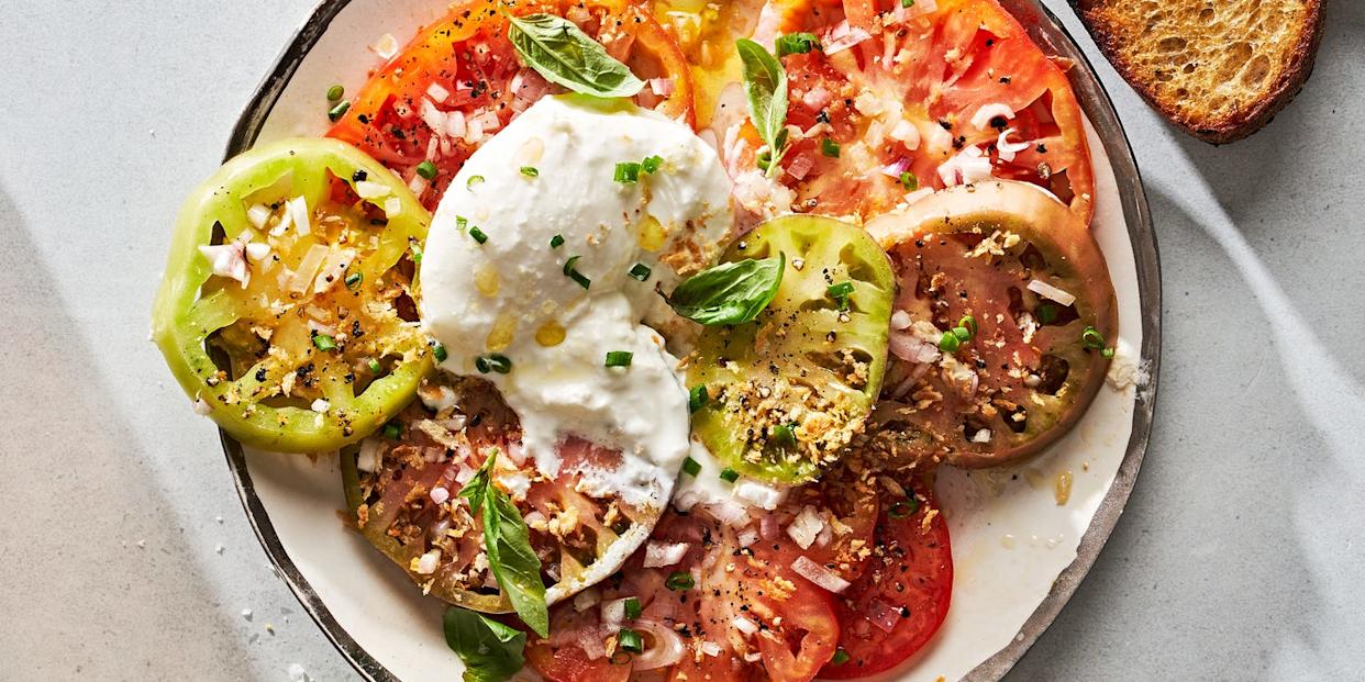 burrata salad with tomatoes