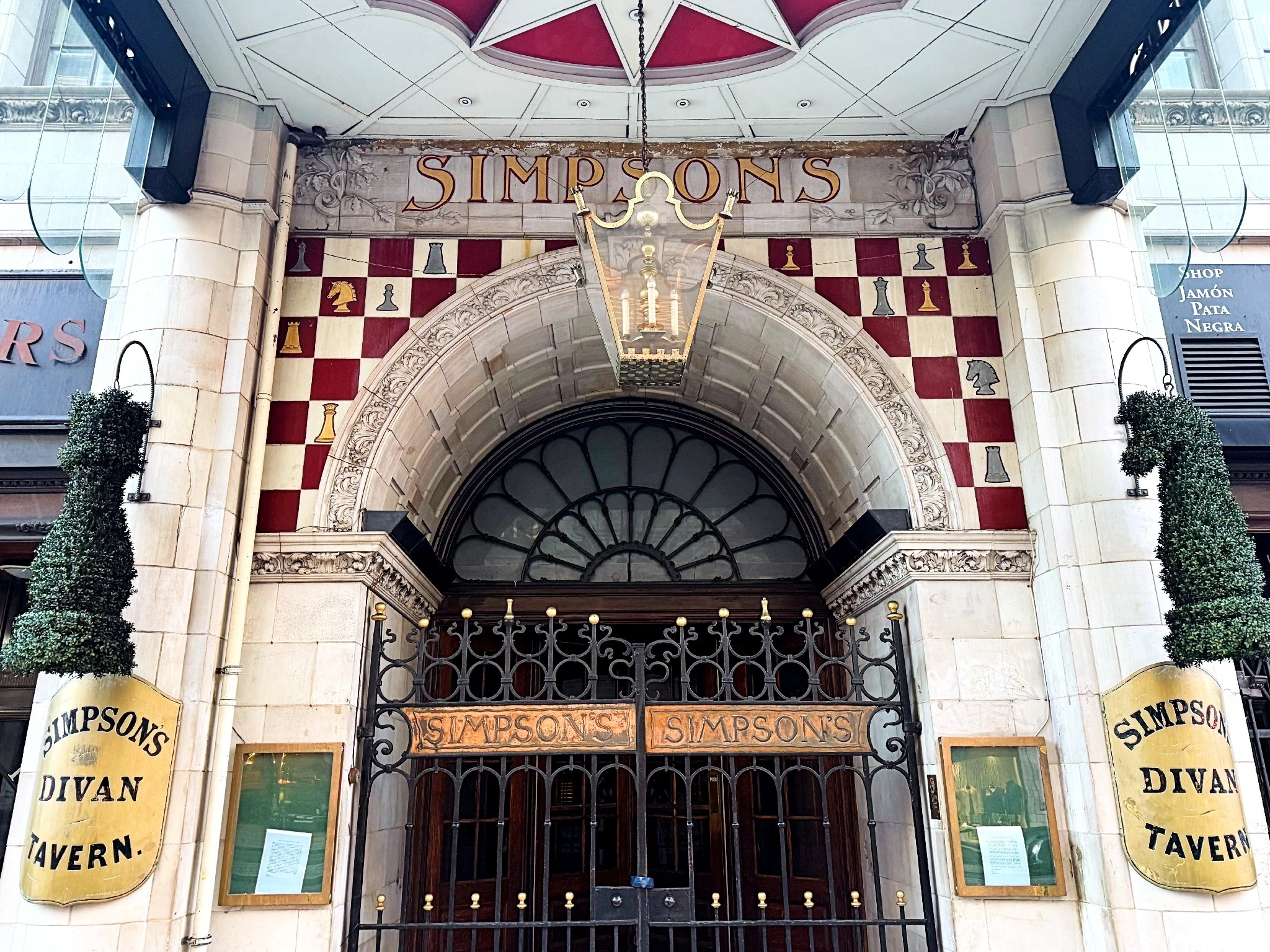 Exterior of Simpson’s in the Strand
