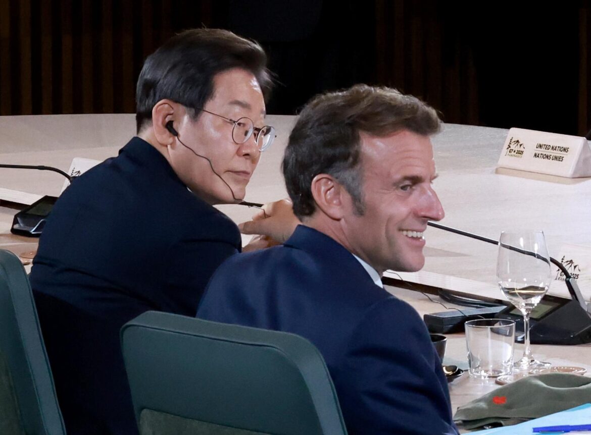 President Lee Jae Myung and French President Emmanuel Macron attend a working luncheon during the G7 Summit in Kananaskis, Canada, June 17, 2025. Korea Times file