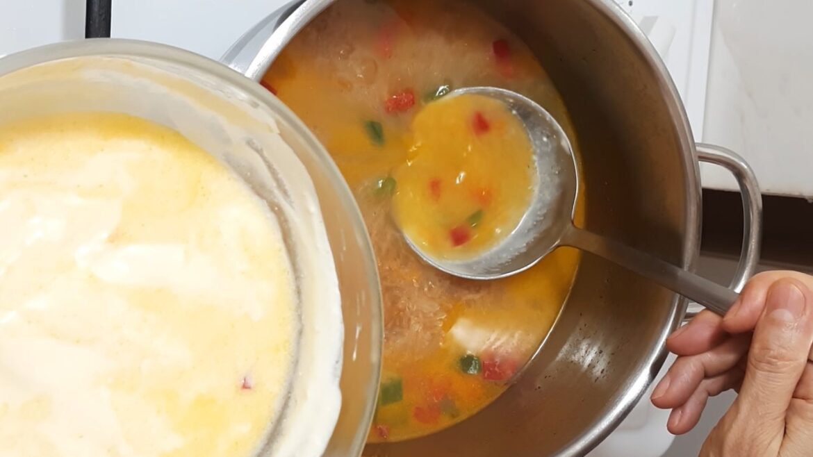 Yoğurtlu Şehriye Çorbası Tarifi: Kesinlikle Kesilmez, Lokanta Usulü Terbiyeli Çorba (Kolay ve Nefis)