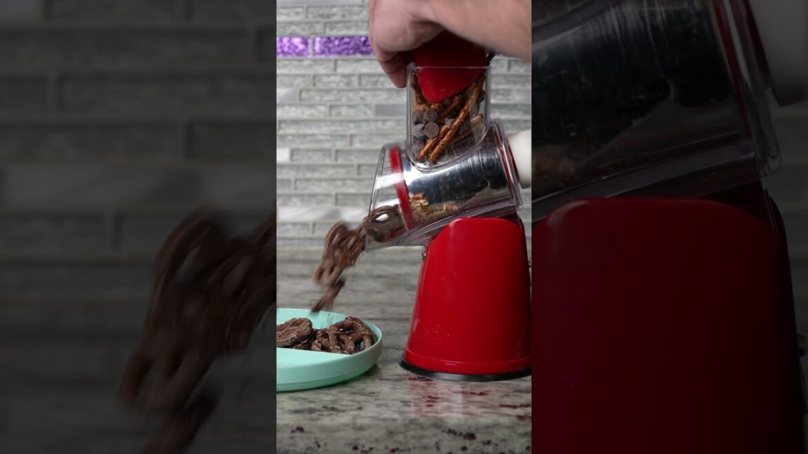 the easiest chocolate pretzel recipe #shorts #snacks #easyrecipe