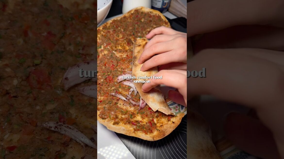 Turkish Comfort Foods: Lahmacun Recipe / foodieeda
