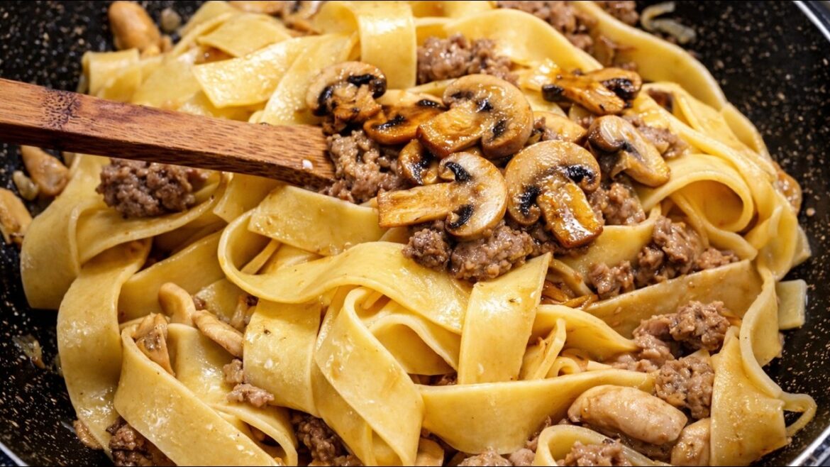 QUICK & TASTY Mushroom Pappardelle at Home!