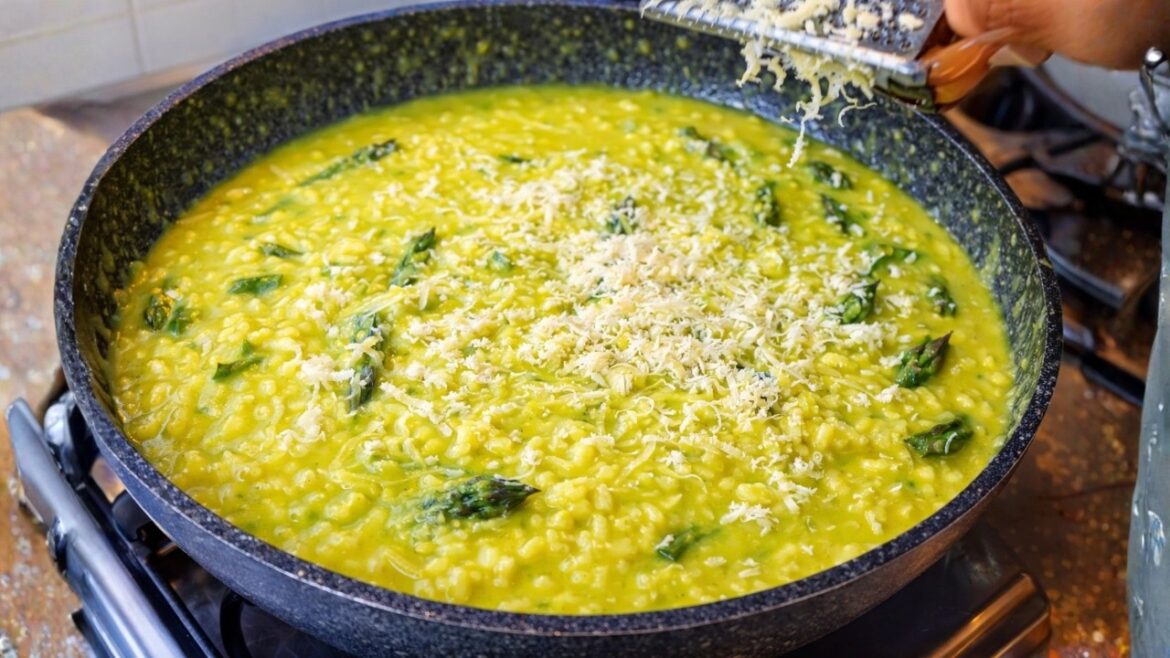 RISOTTO CON ASPARAGI CREMOSO E SAPORITO di Betty e Marco - Ricetta Facile e Veloce