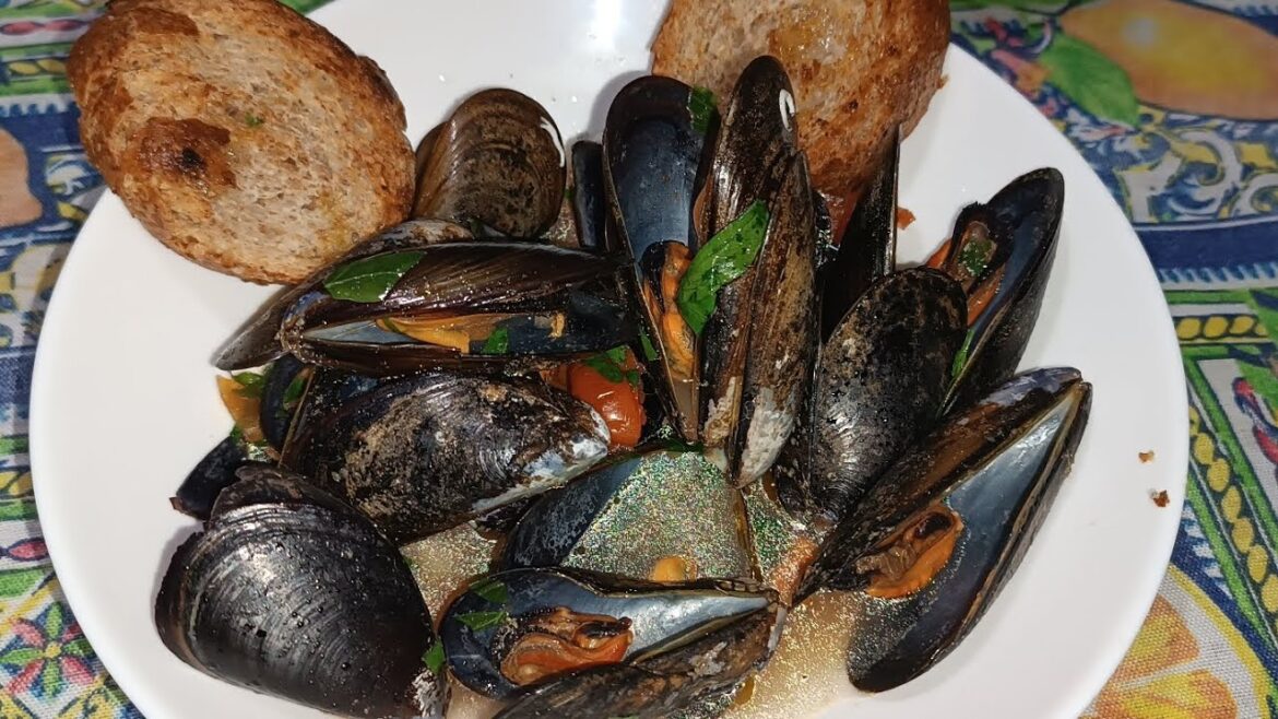 Impepata di cozze gustose nutrienti/Sautè di cozze al pomodoro/Cozze in padella 10 m.profumo di mare
