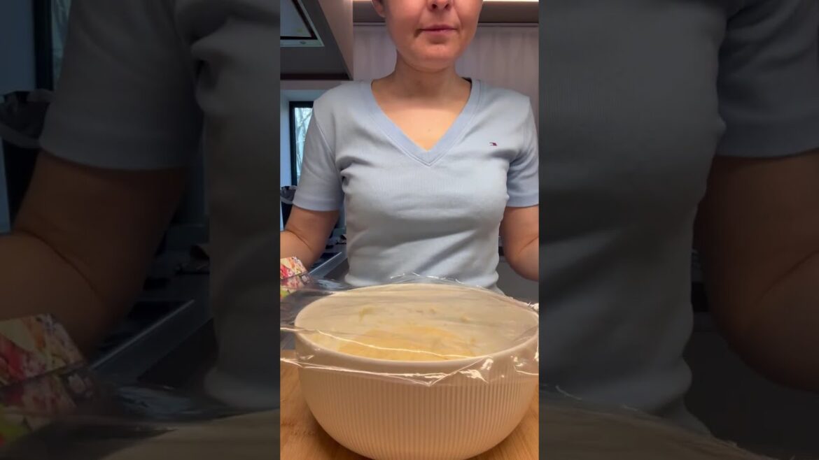 Koulouria Thessalonikis (Greek sesame bagels)