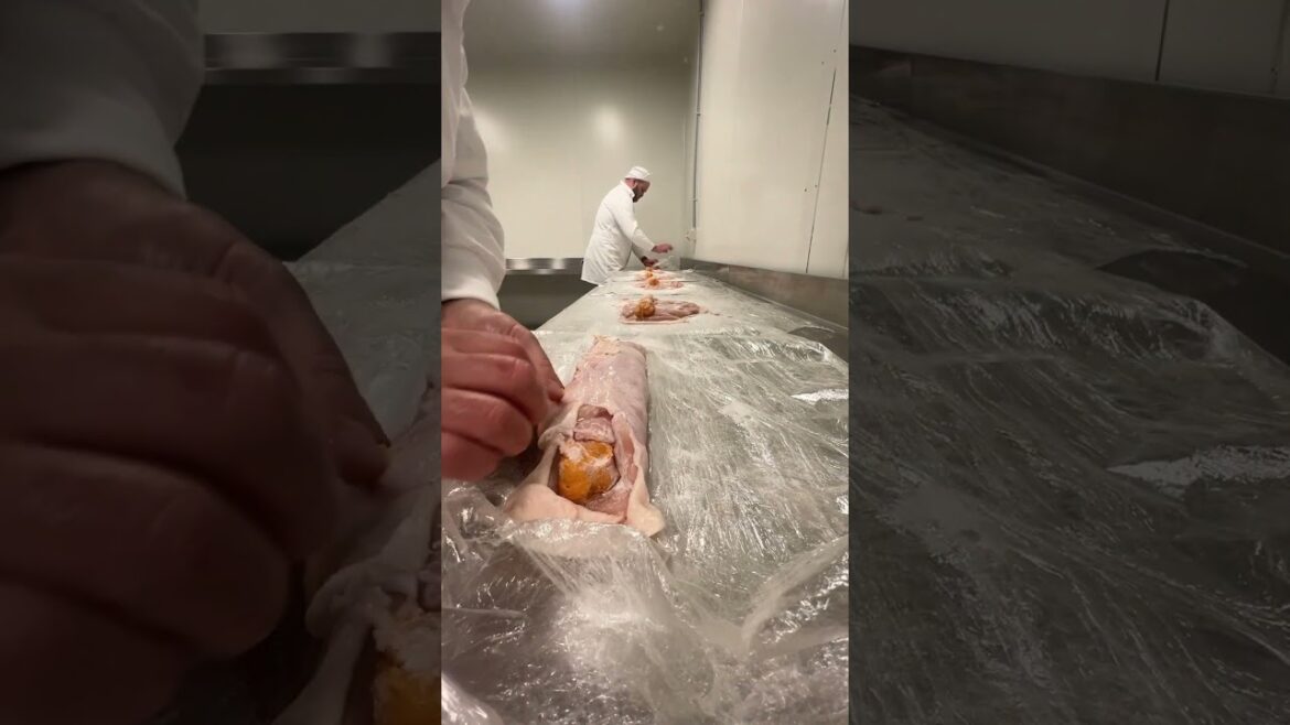 How to make chicken ballotine. Great recipe for chefs working in restaurants. #chef #chefs #cooking