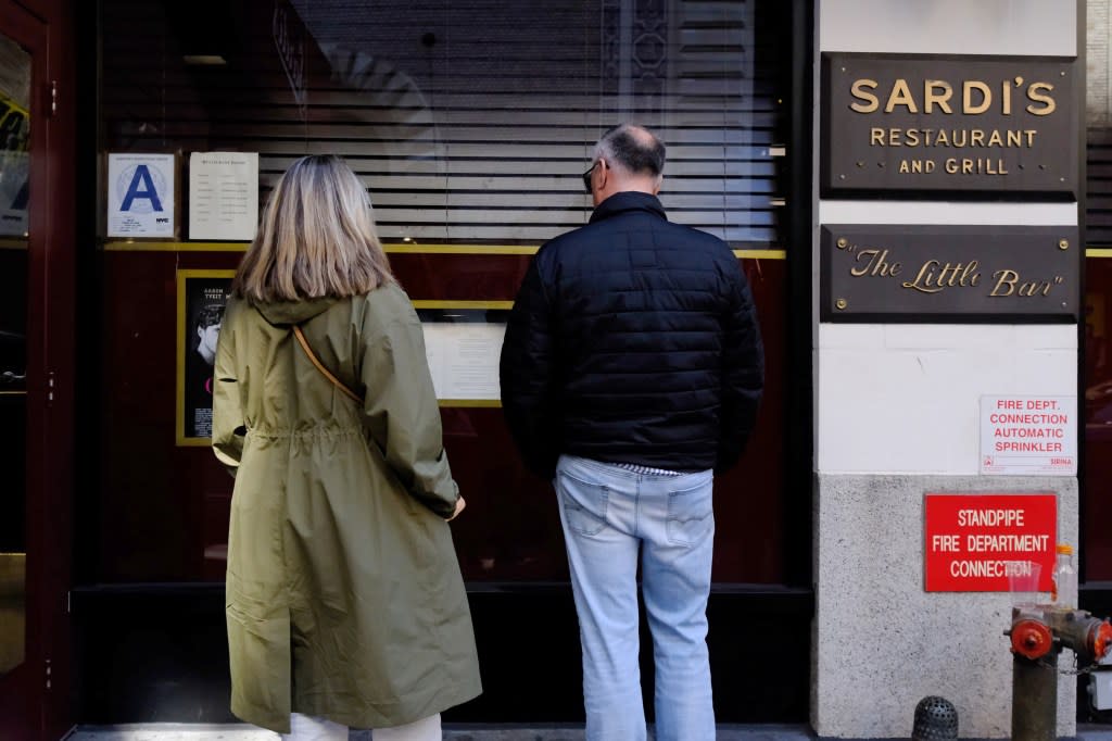 Regulars who had learned of the news flocked to Sardi’s Sunday afternoon. Luiz C. Ribeiro for NY Post