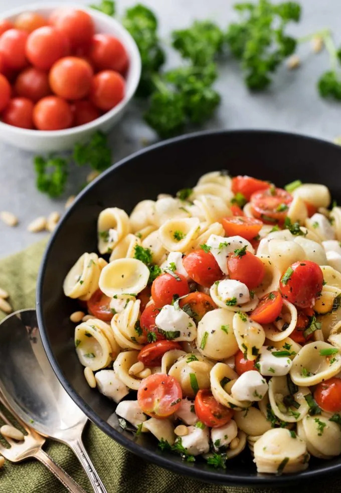 Italian Caprese Pasta Salad