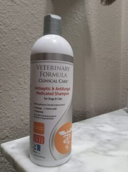 Veterinary Formula Clinical Care dog shampoo