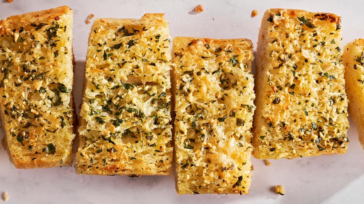 sliced garlic bread