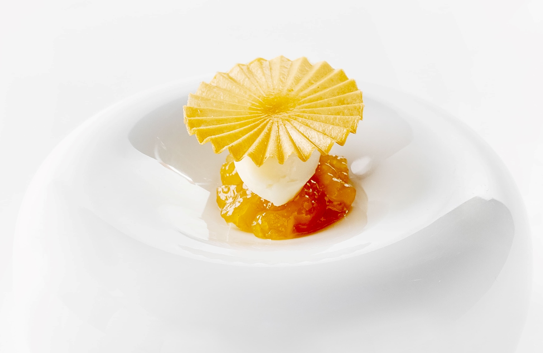 Bianca Mirabili leads the dessert courses with grace, and creations like the Absolute Cupuaçu are a shining example of her artistry. © Tadeu Bruneli/Evvai