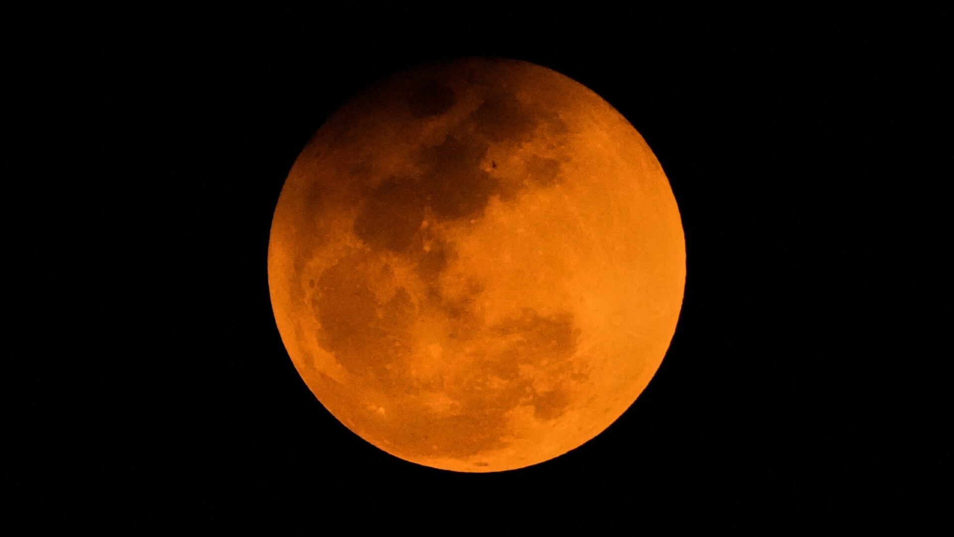 Rare blood moon stuns Australian stargazers