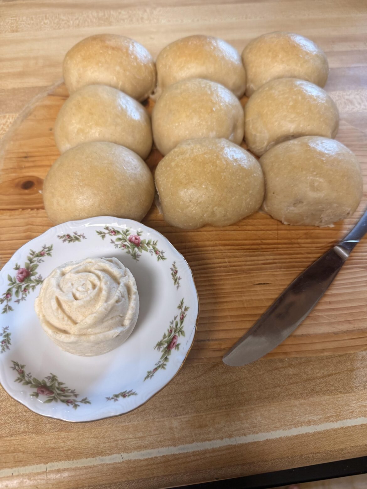 Sourdough dinner rolls with honey butter 🌹🧈