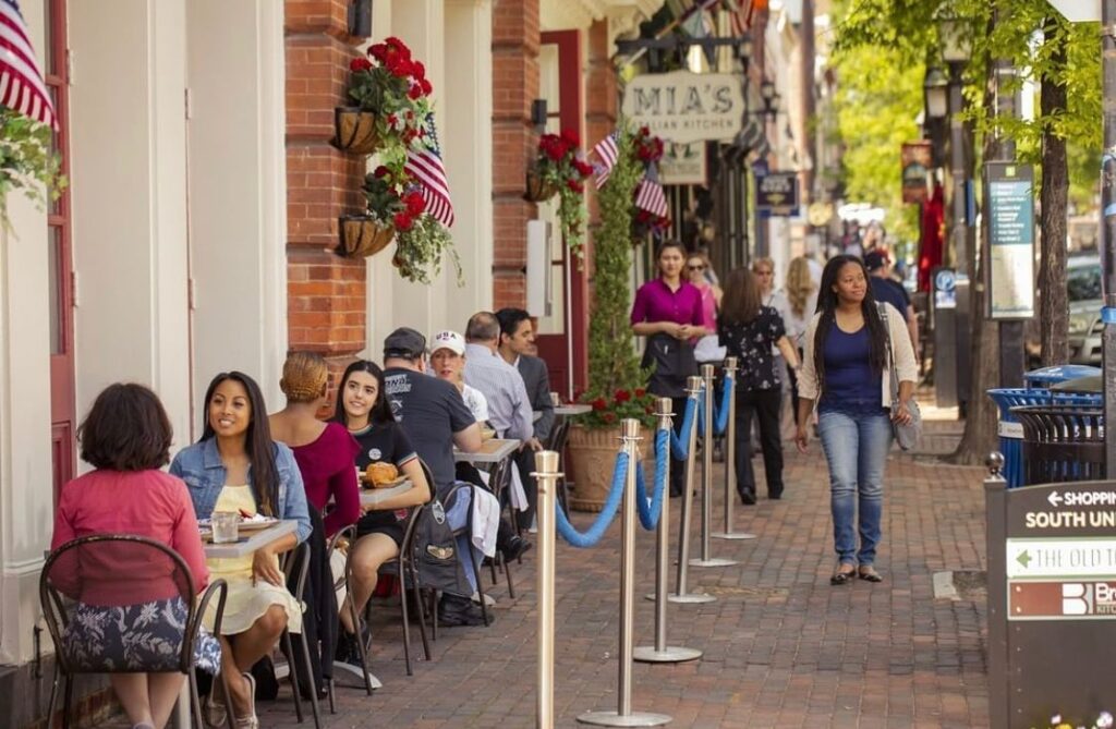 Mia’s Italian Kitchen in Old Town Reopens for Pizza and Toilet Paper Delivery