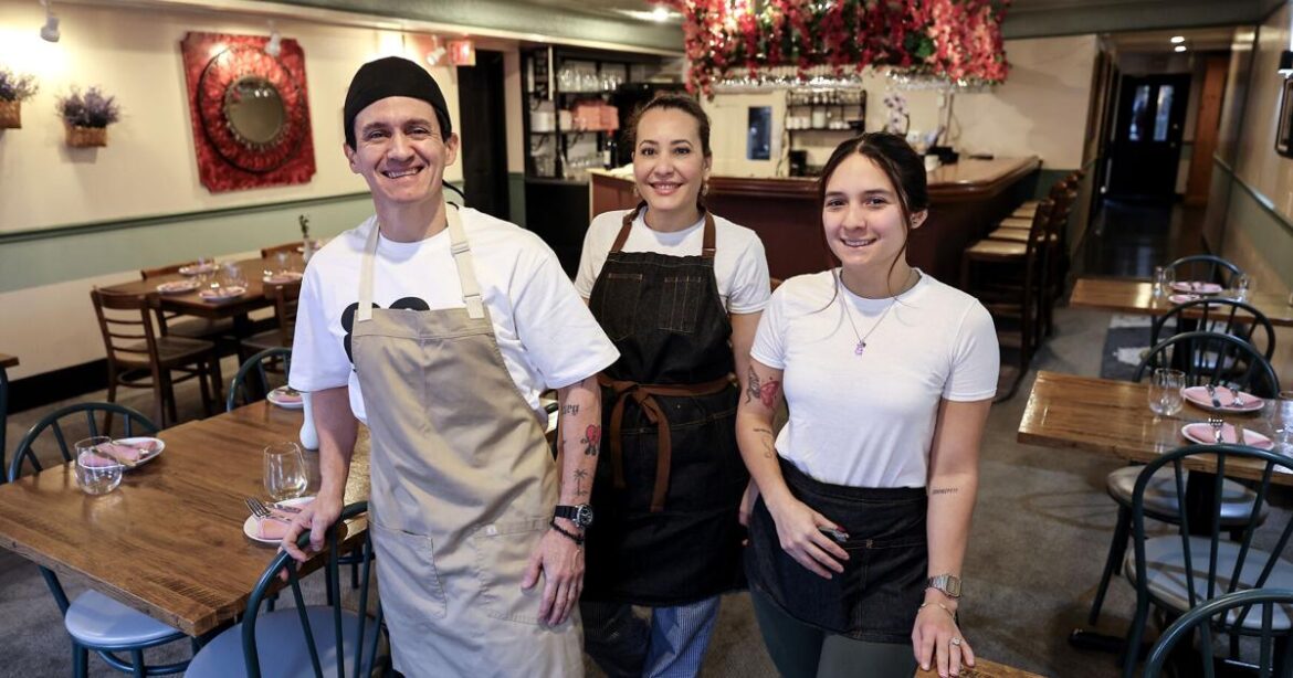 Biz Buzz: Galena Mediterranean restaurant opens; East Dubuque restaurant adds pizza options; Dubuque pizzeria celebrates holidays with new look, menu items | Magazine-websites