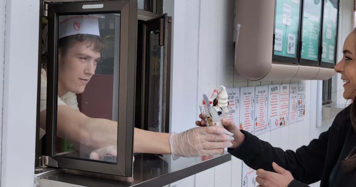 Meet the 18-year-old running his own ice cream shop in Ottumwa, Iowa | Local News