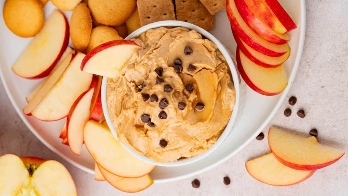 Peanut Butter Dip with Greek Yogurt served with some apples and crackers. 