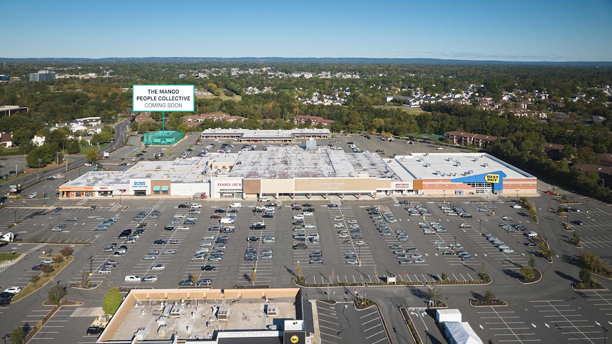 A new full-service Indian restaurant at the former TGI Friday's will open at the Plaza at Woodbridge.