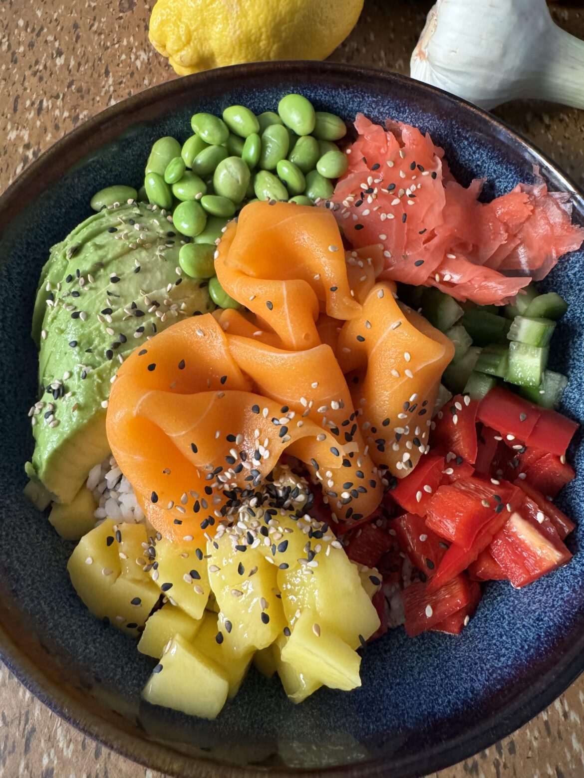 Sushi Bowl with vegan salmon