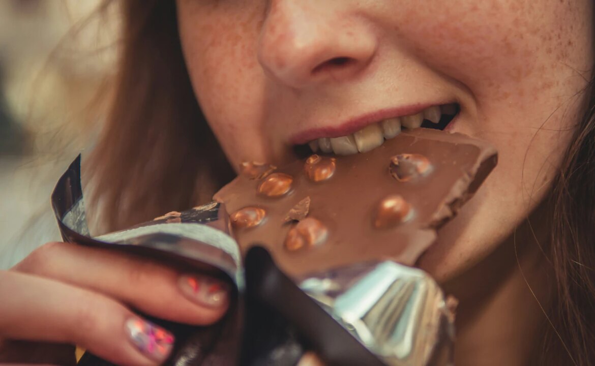 Best-Selling Author Reveals Why French Women "Don't Get Fat" Despite Gorging On Chocolate And Butter