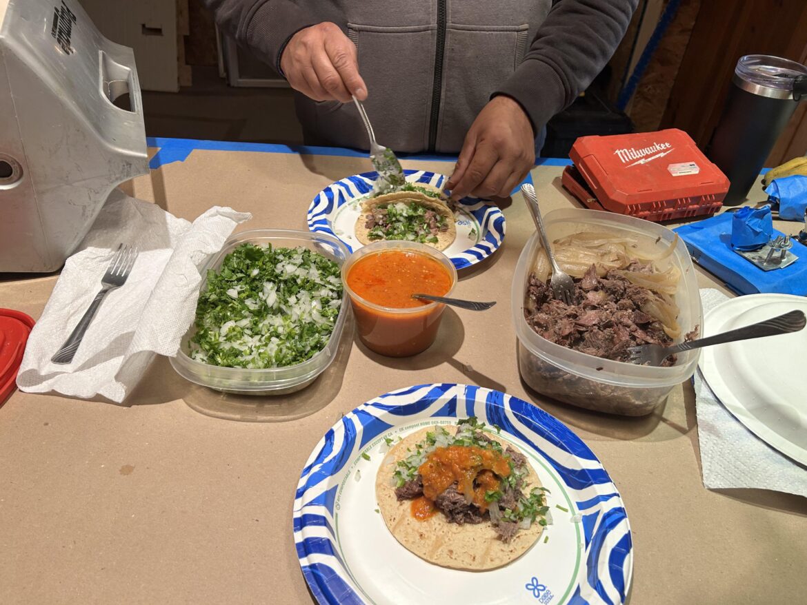 Unintentional Taco Tuesday 🌮 lengua tacos for the win! Love when my brother brings this for lunch.