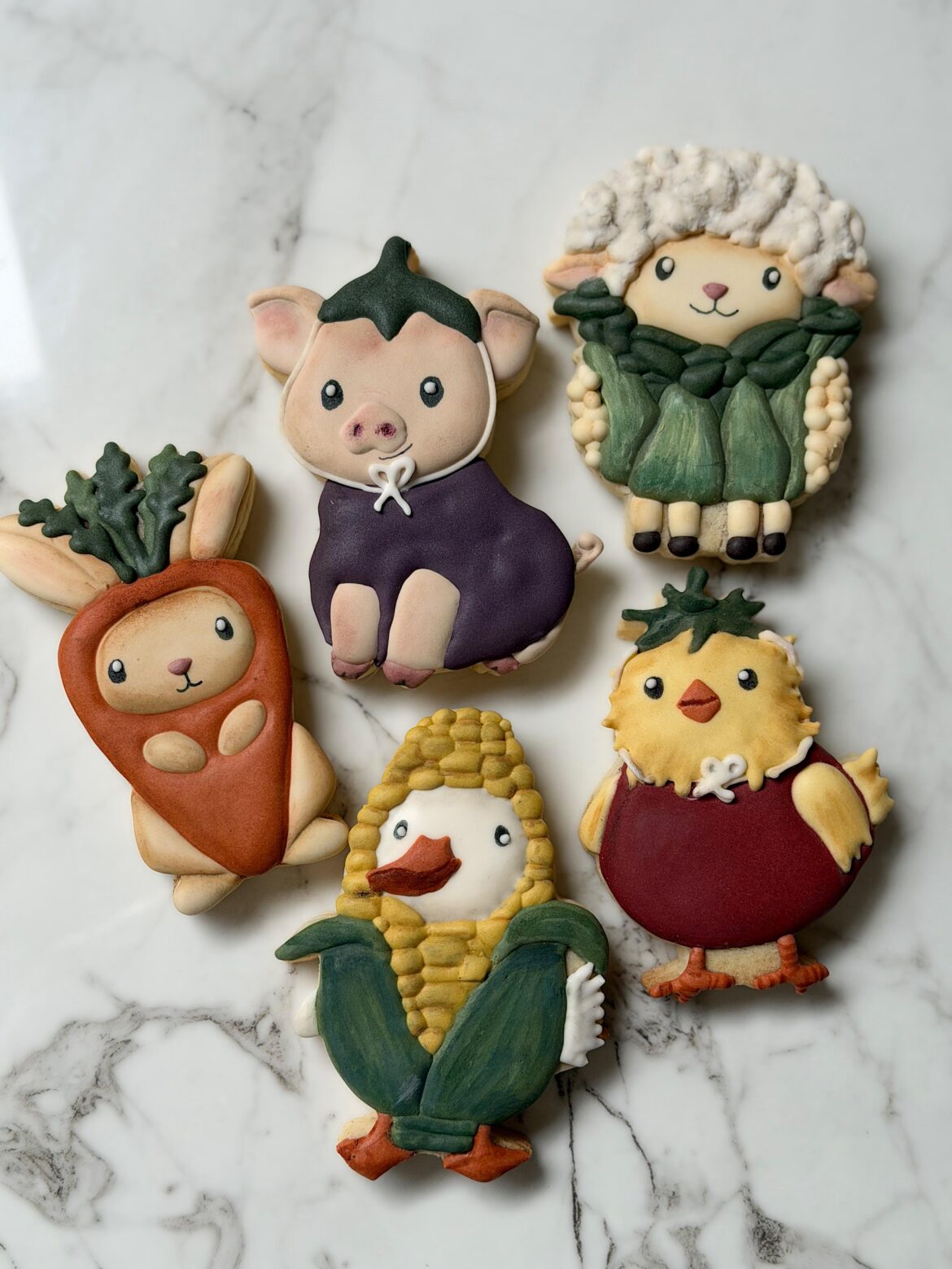 I think this might be the cutest set I’ve done. Animals dressed as garden veggies 🥹.