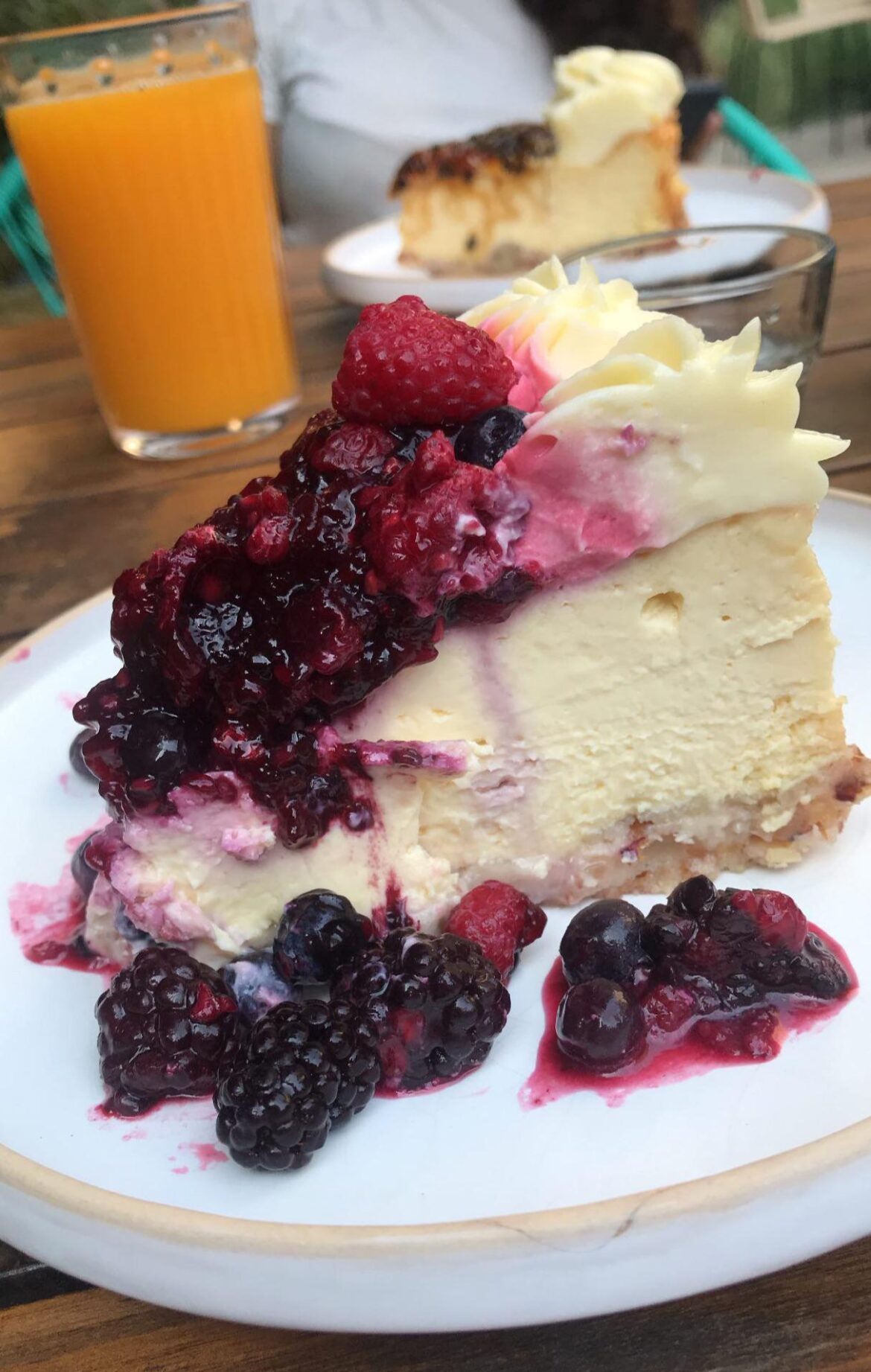 Went out for merienda and ended up having this beautiful berry cheesecake 🍰