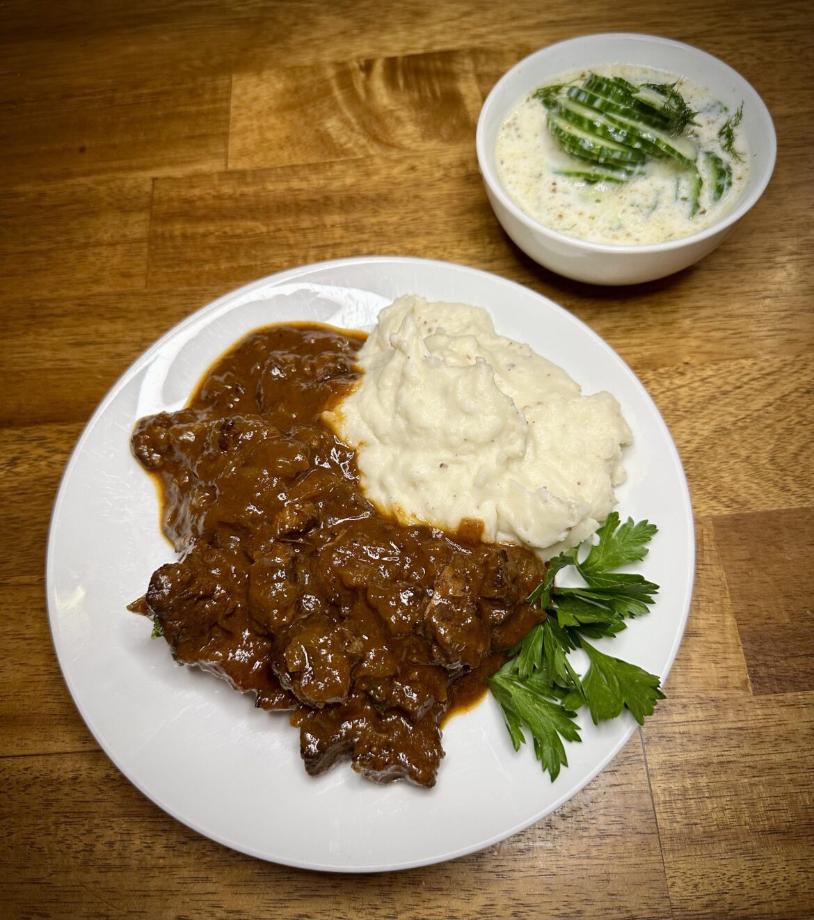 [OC] Braised Beef in Red Wine & Beef Stock with Mashed Potatoes and Cucumber Soup