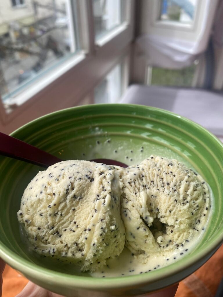 Marzipan-Poppyseed Icecream
