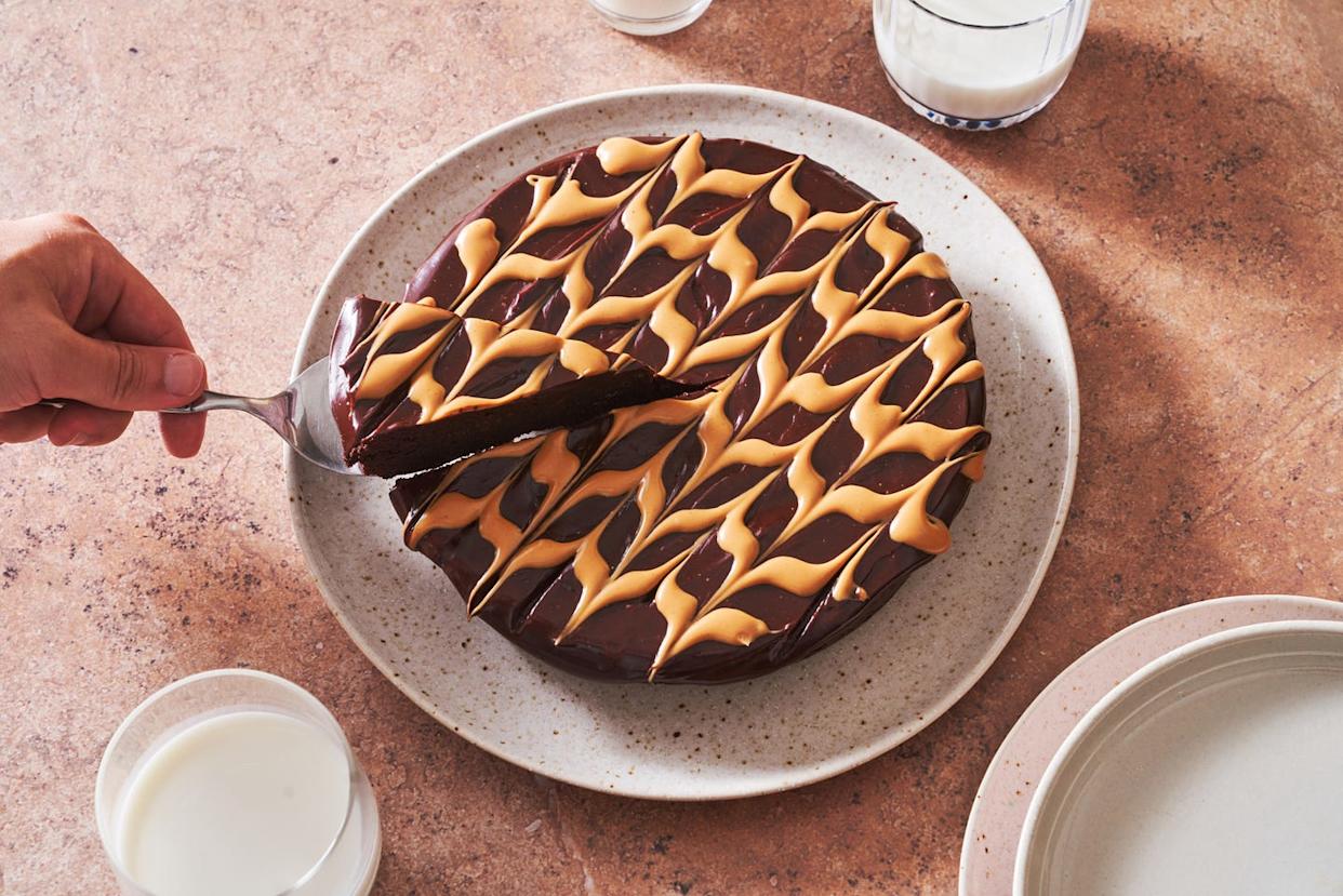 flourless peanut butter chocolate cake
