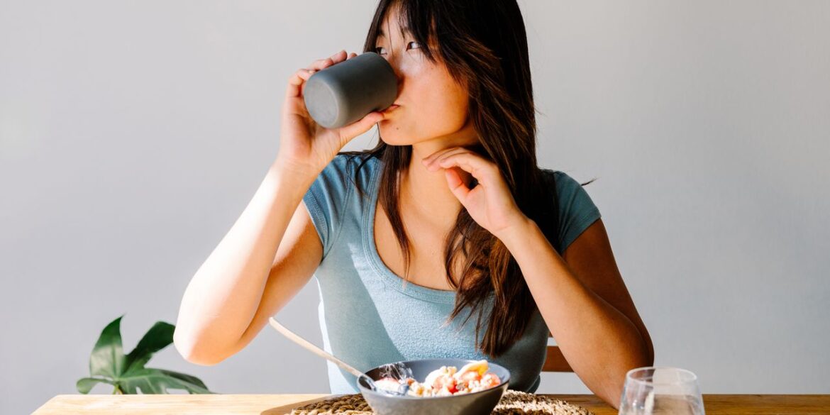 This High-Protein Greek Yogurt Bowl Is The Perfect 10-Minute Home Lunch This High-Protein Greek Yogurt Bowl Is The Perfect 10-Minute Home Lunch