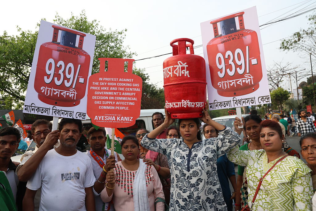 Protesters with signs of gas cylinders