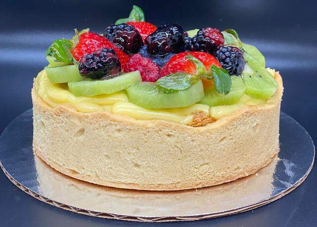 A vanilla fruit tart at Dolce & Amaro Artisan Bakery.