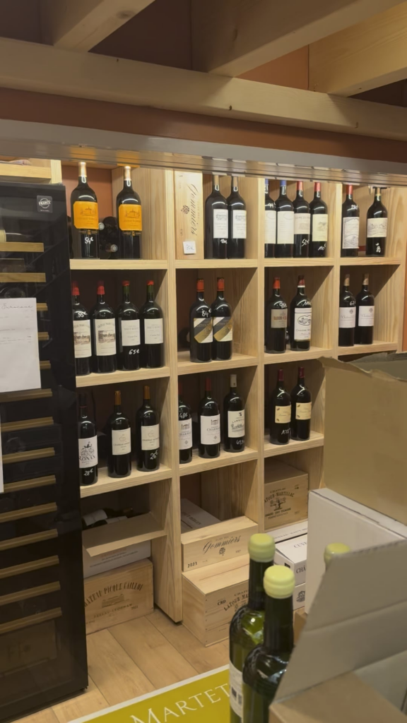 Under a random bookshop in Cap Ferret 😍