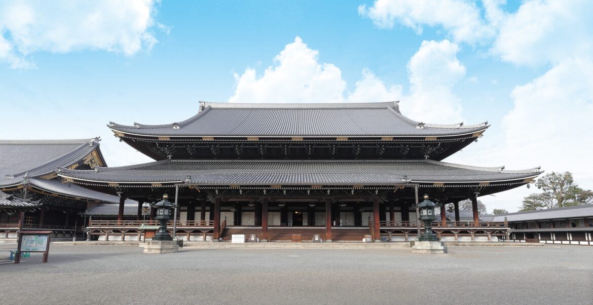 Higashi Honganji Offers Monk-Guided Tour of Restricted Areas with French Lunch at Historic Funatsuru Kyoto Riverside Venue