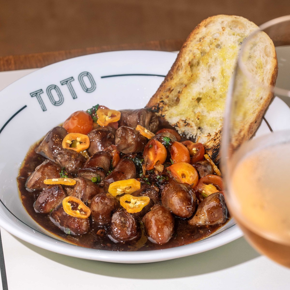 Chicken hearts with oyster sauce, cheiro pepper, cilantro and ginger: a creation by Thomas Troisgros at Toto. © Tomás Rangel/Toto