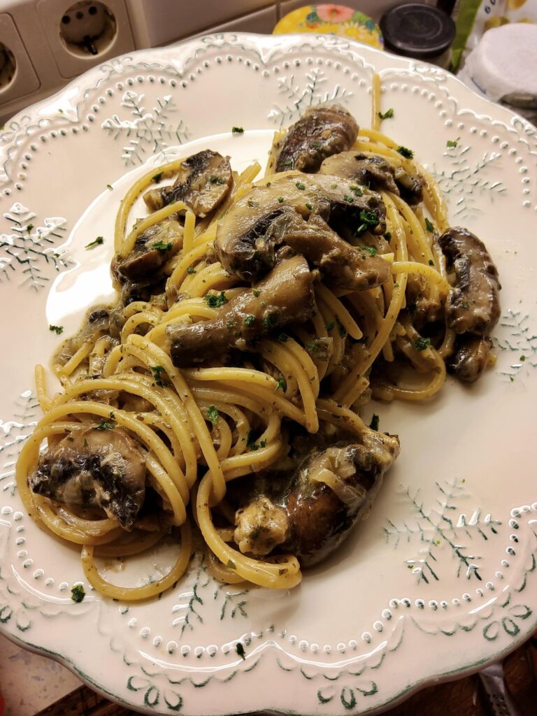Spaghetti tonno e funghi