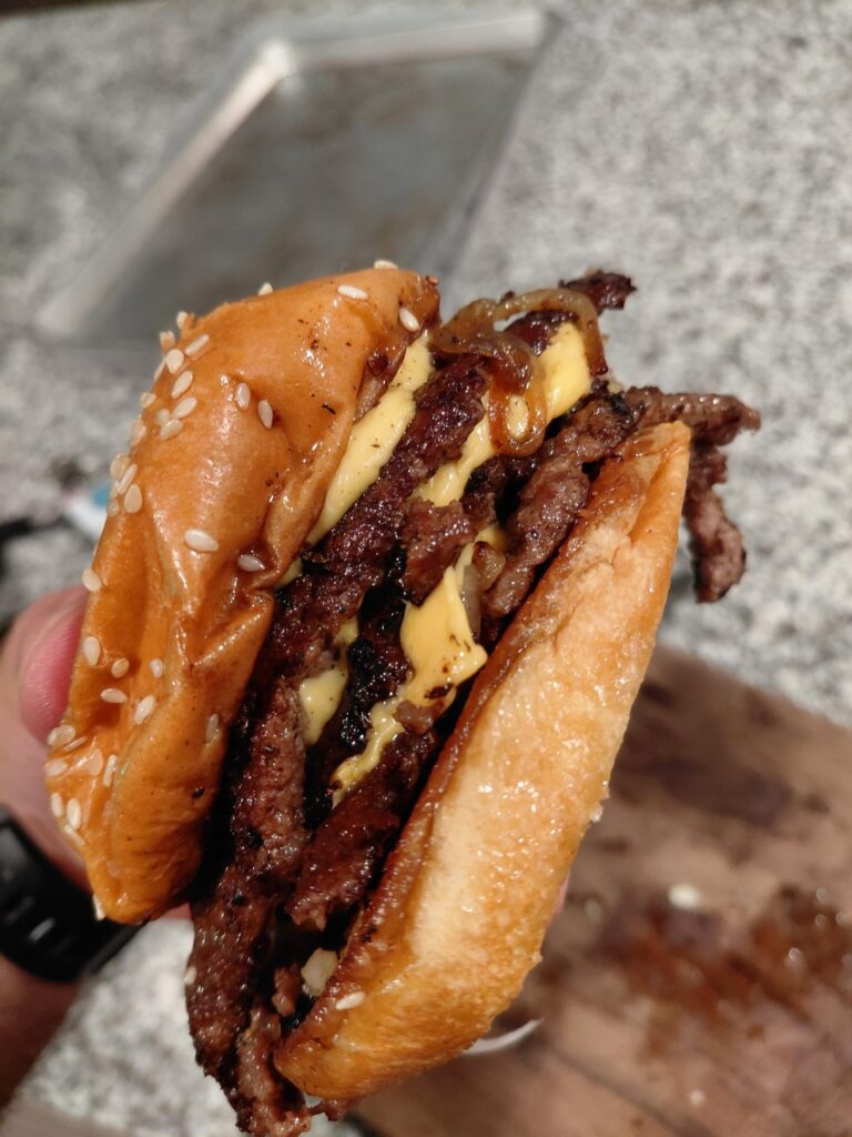 [Homemade] Smash burger with caramelized onions