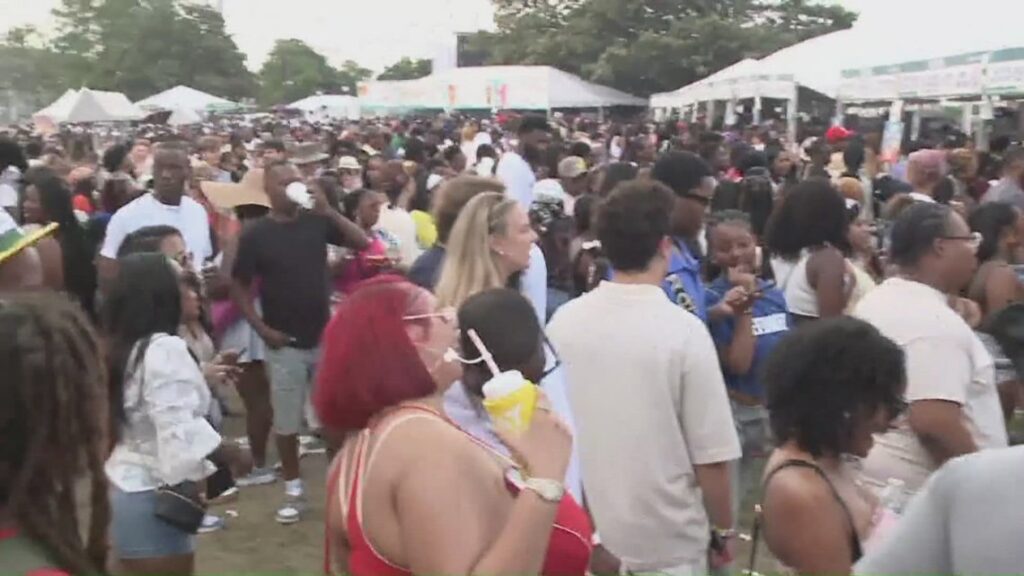 Hundreds line up as food takes center stage at French Quarter Festival