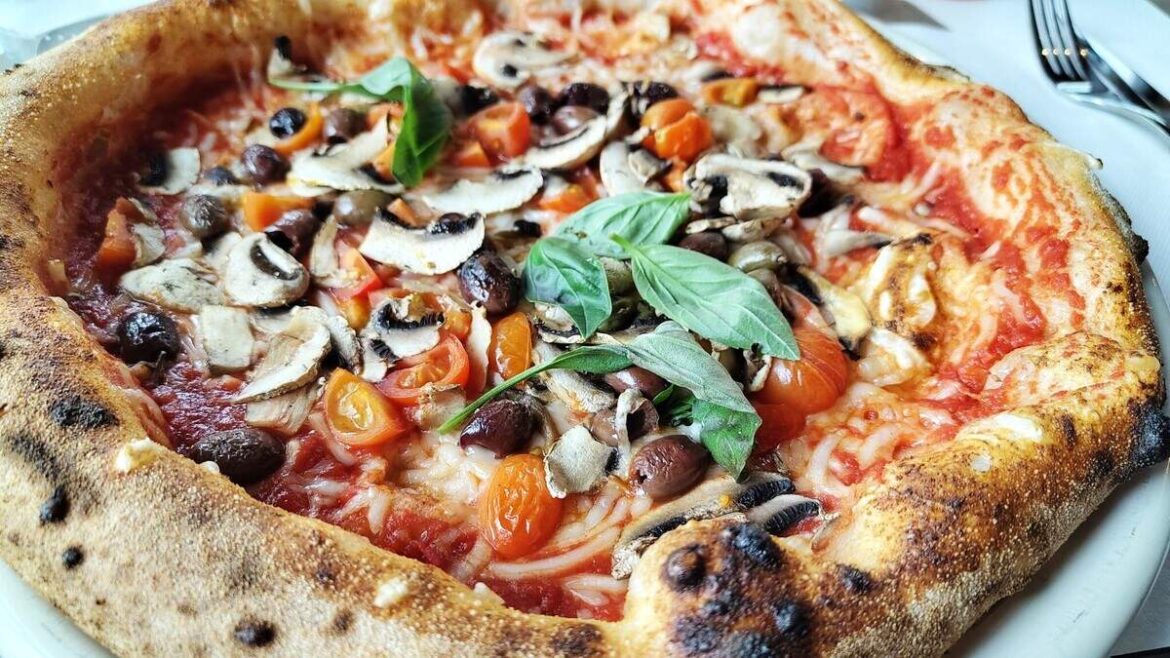 You should definitely book in advance for lunch here: Nonna Nenetta 2.0.