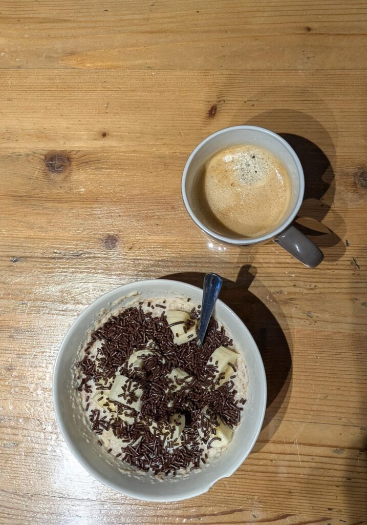 Brinta, chocolat sprinkles banana and coffee . 🇧🇪