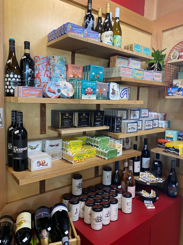 Food hall stall now sells deens. Recs?